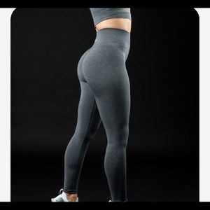 Alphalete Amplify Leggings size M